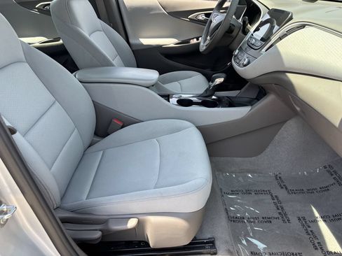 Used 2021 Chevrolet Malibu LS FWD image 9