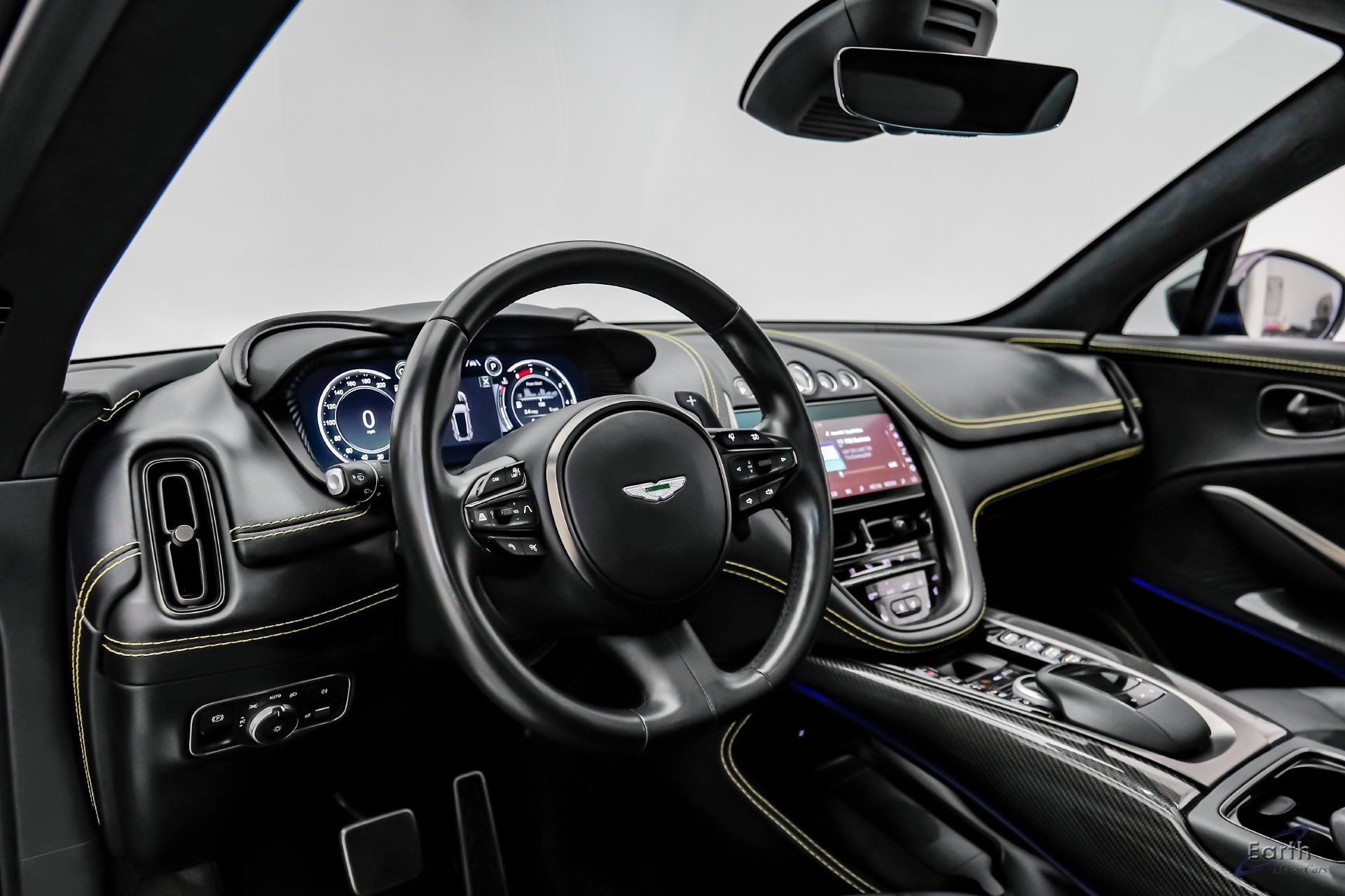 Used 2023 Aston Martin DBX AWD/4WD image 3