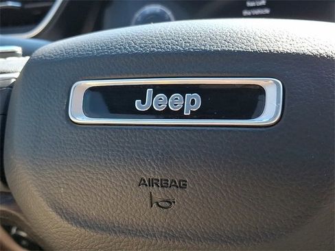 Used 2023 Jeep Grand Cherokee L Limited image 25