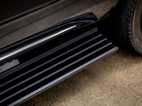 Used 2025 Cadillac Escalade V w/ LPO, ONYX Package image 16