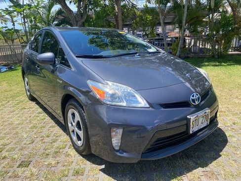 Used 2015 Toyota Prius Four FWD image 1
