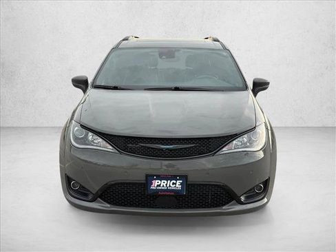 Used 2020 Chrysler Pacifica Limited w/ Advanced Safetytec Group FWD image 11