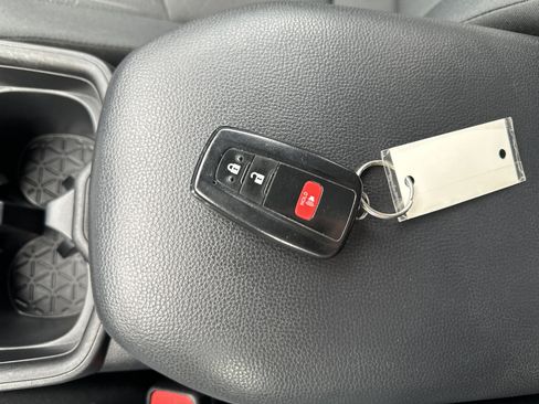 Used 2021 Toyota RAV4 XLE image 27