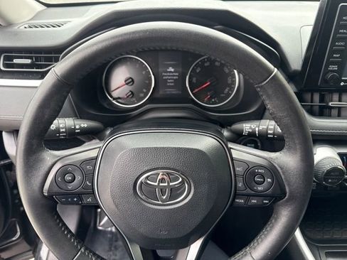 Used 2020 Toyota RAV4 XLE Premium image 11