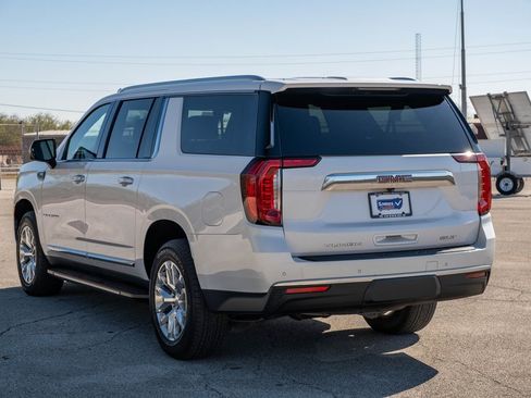 Used 2023 GMC Yukon XL SLT w/ SLT Premium Package image 5