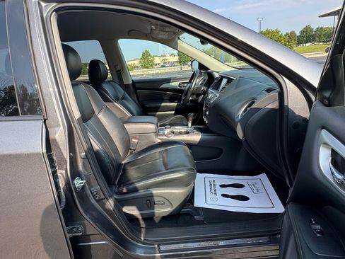 Used 2019 Nissan Pathfinder SL AWD/4WD image 14