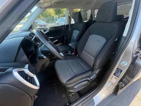 Used 2025 Kia Soul LX w/ LX Technology Package FWD image 34