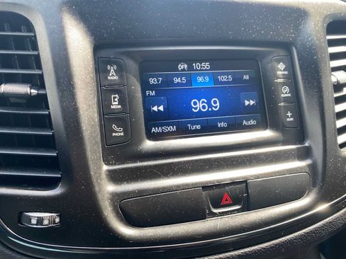 Used 2015 Chrysler 200 S FWD image 19