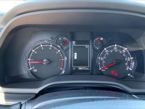 Used 2022 Toyota 4Runner SR5 Premium w/ Moonroof Package AWD/4WD image 26