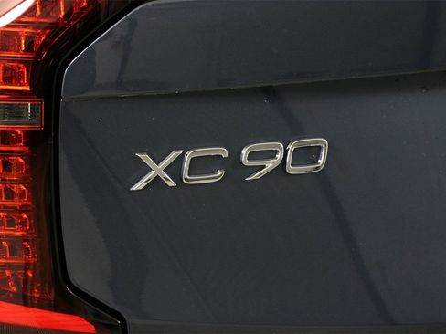 New 2026 Volvo XC90 B5 Plus image 16