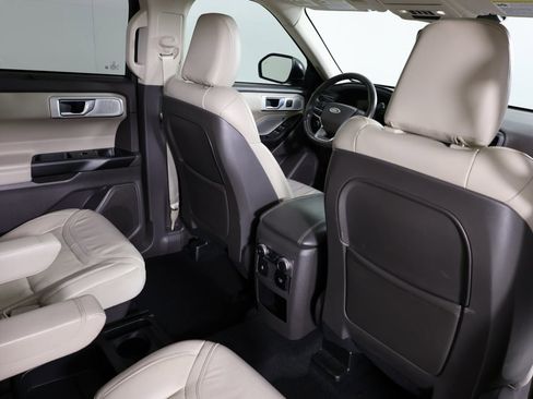 Used 2020 Ford Explorer Platinum w/ Premium Technology Package image 44