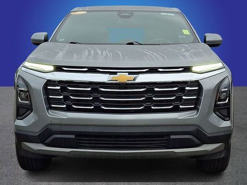 Used 2025 Chevrolet Equinox LT AWD/4WD image 2