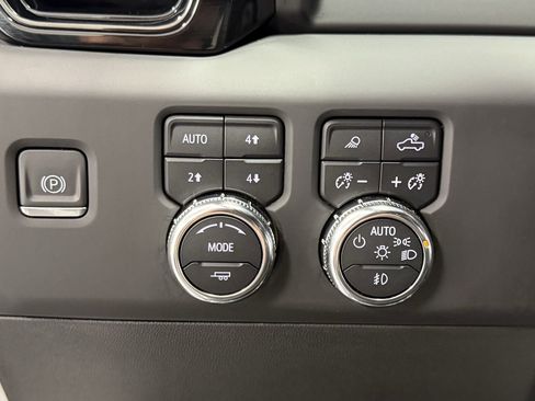 Used 2023 GMC Sierra 1500 AT4 image 25