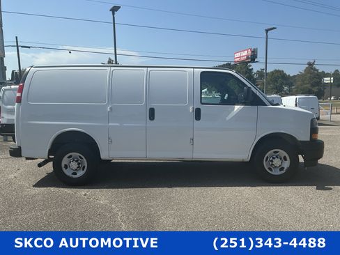 Used 2019 Chevrolet Express 2500 w/ Safety Package RWD image 6