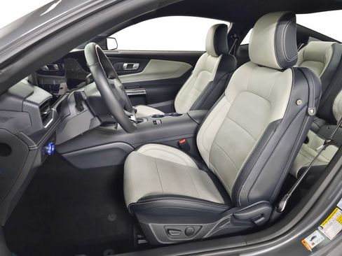 Used 2025 Ford Mustang GT Premium RWD image 17