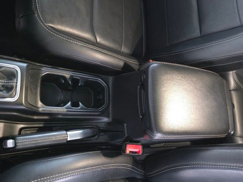 Used 2019 Jeep Wrangler Unlimited Sahara image 35