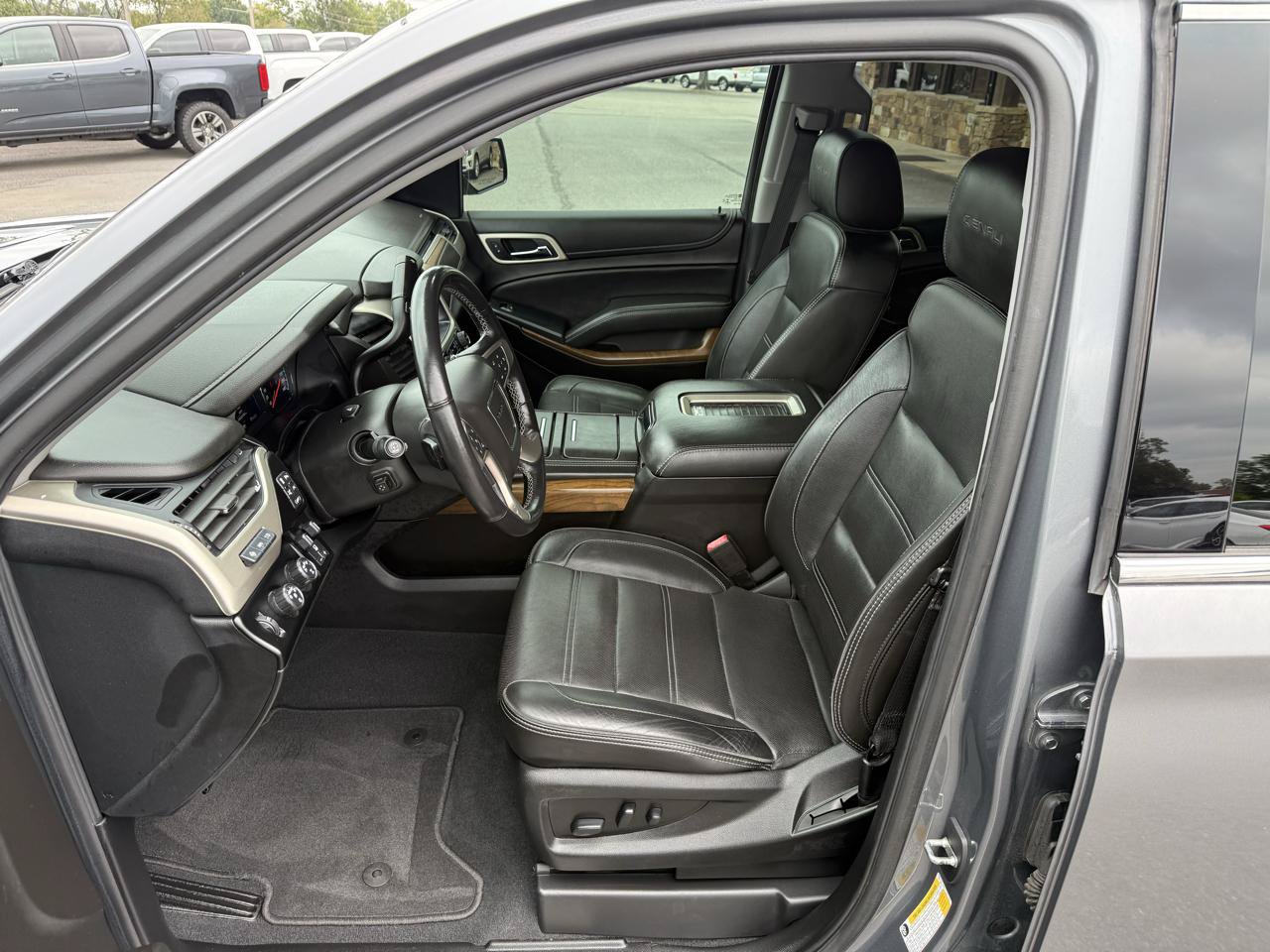 Used 2020 GMC Yukon XL Denali w/ Open Road Package AWD/4WD image 11