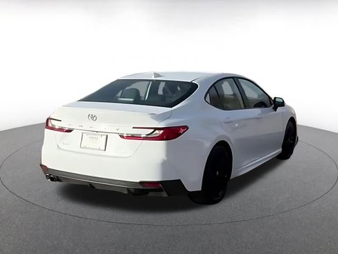 Used 2025 Toyota Camry SE image 11