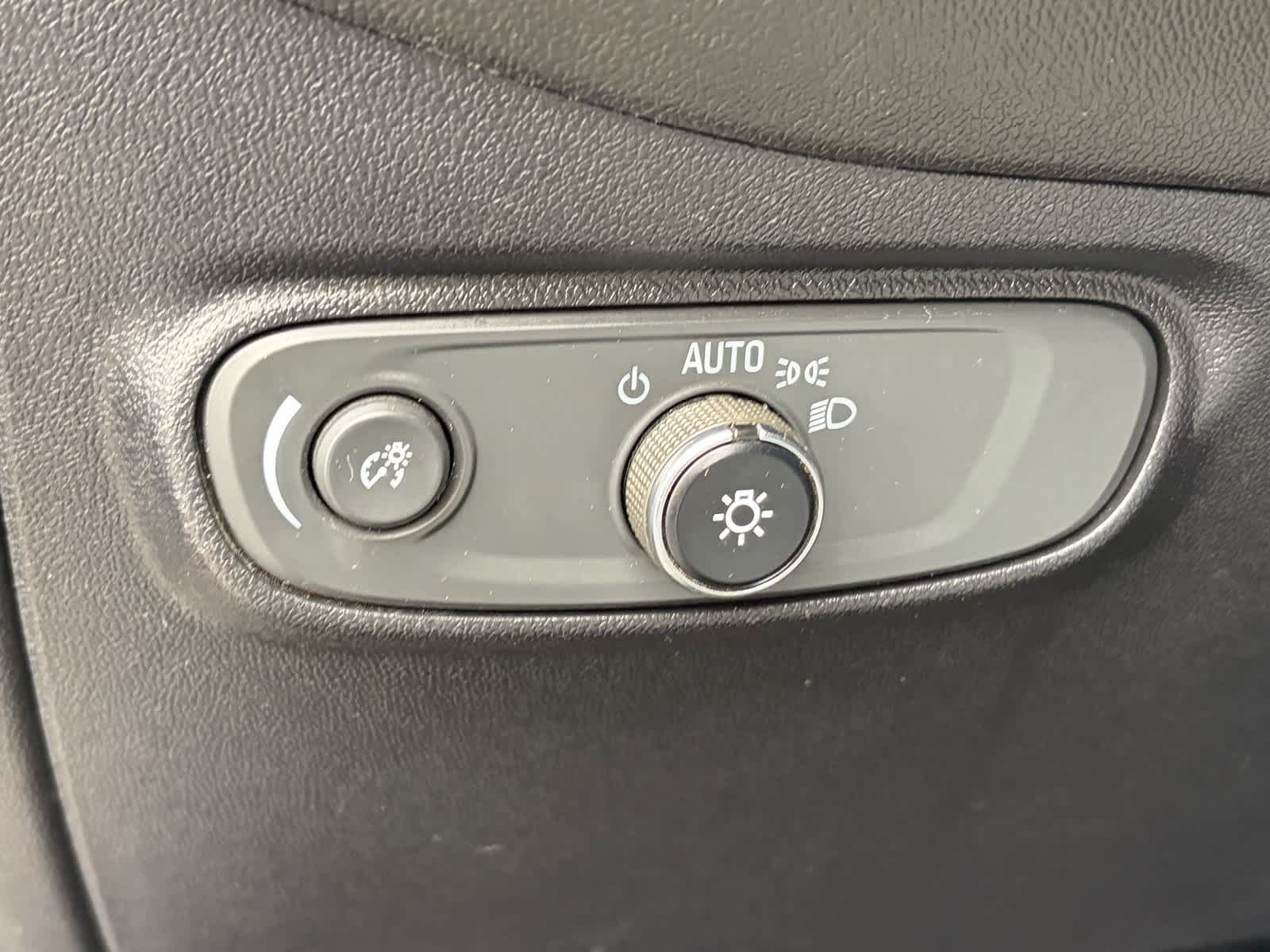 Used 2019 Chevrolet Equinox LS w/ LPO, Floor Liner Package AWD/4WD image 8