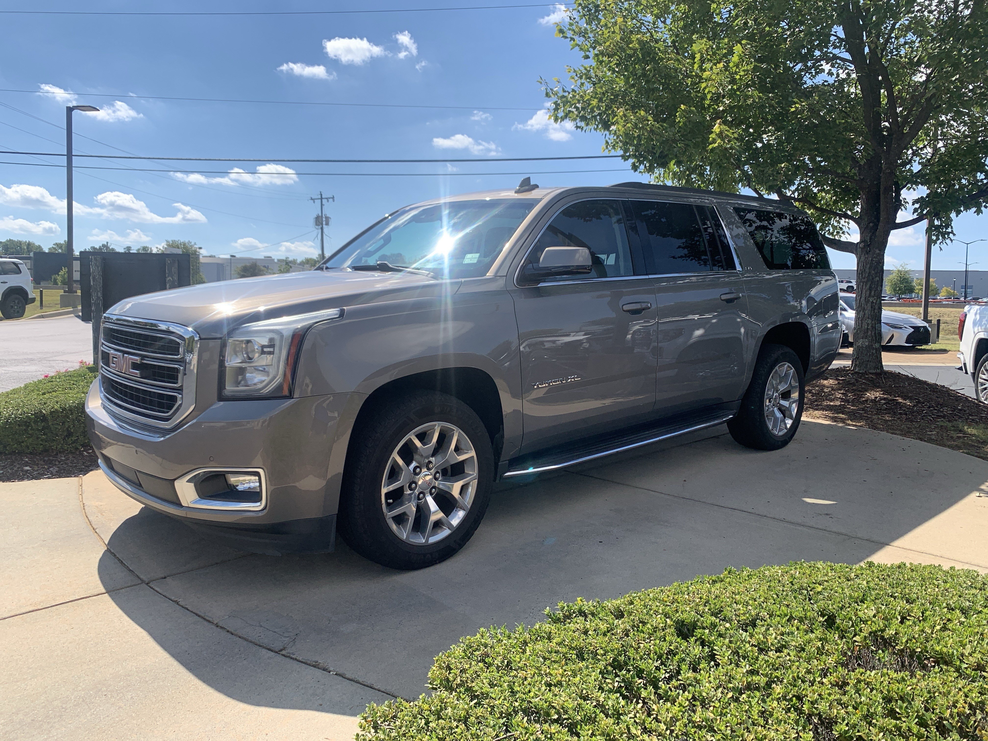 Used 2019 GMC Yukon XL SLT w/ Open Road Package AWD/4WD image 5