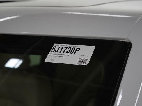 Used 2023 Jeep Grand Cherokee Limited w/ Luxury Tech Group II image 26