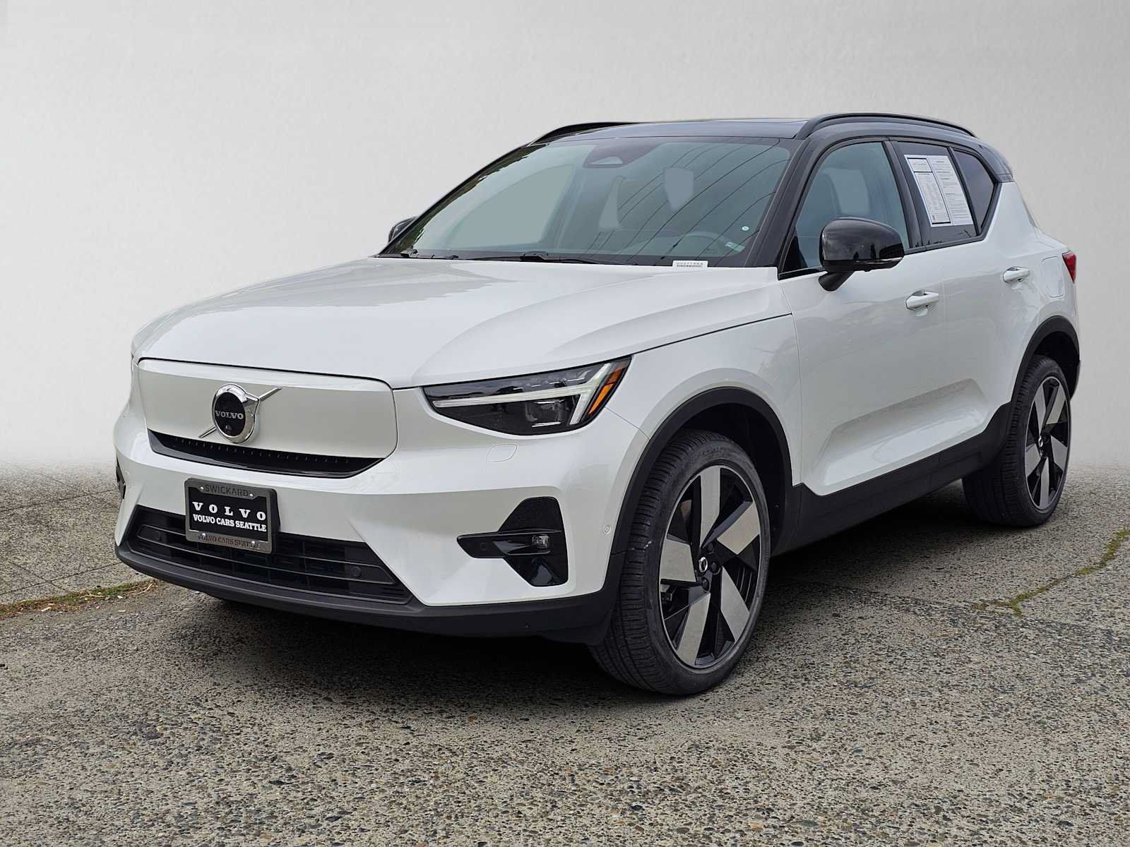 Used 2023 Volvo XC40 Recharge Ultimate AWD/4WD image 7