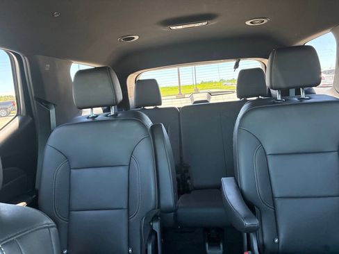 Used 2023 Chevrolet Traverse LT w/ Rear Camera Mirror Package AWD/4WD image 26