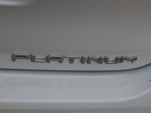 Used 2025 Toyota Highlander Platinum image 19