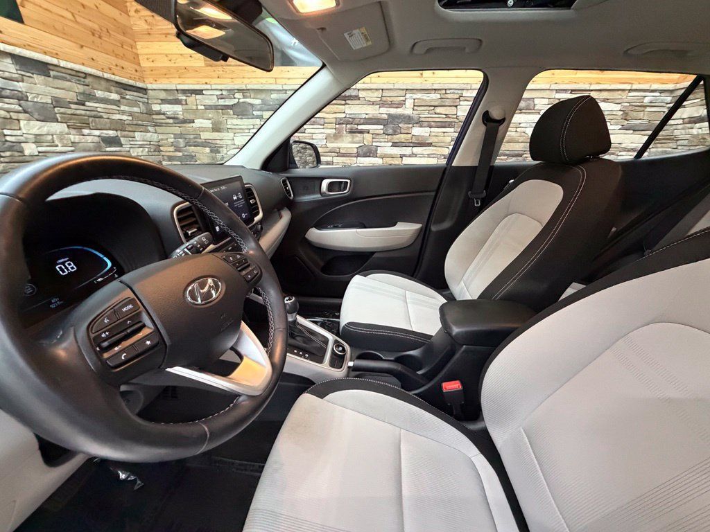Used 2024 Hyundai Venue SEL FWD image 20
