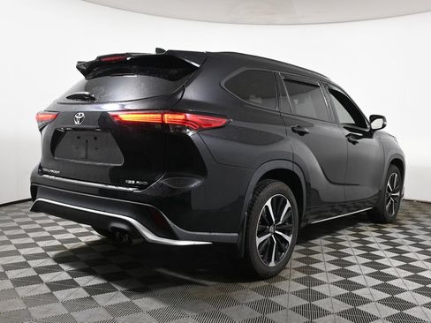 Used 2022 Toyota Highlander XSE AWD/4WD image 11
