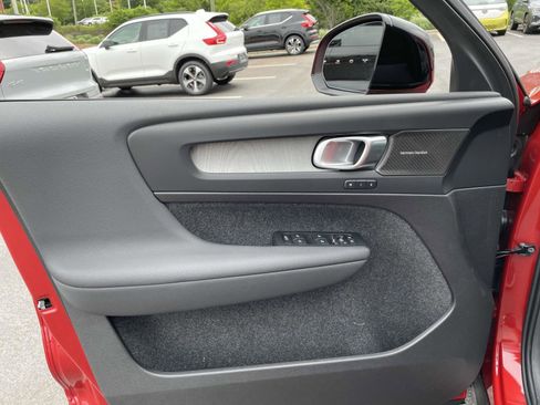 New 2025 Volvo XC40 B5 Ultra w/ Protection Package AWD/4WD image 16
