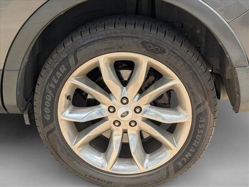 Used 2015 Ford Explorer XLT w/ Equipment Group 202A image 10