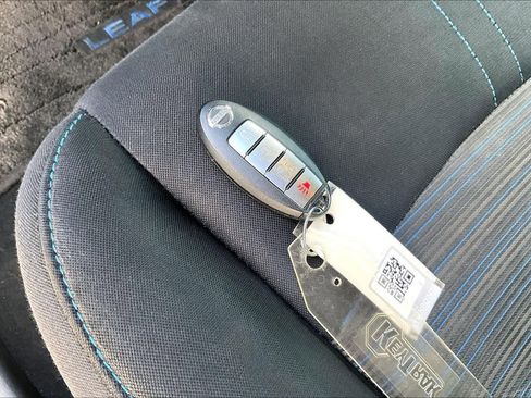 Used 2018 Nissan Leaf SV w/ SV Technology Package image 19