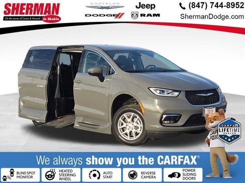 Used 2023 Chrysler Pacifica Touring-L image 1