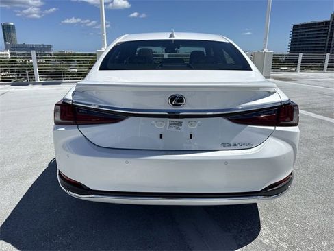 Used 2025 Lexus ES 300h w/ Luxury Package image 24