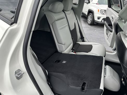 Used 2018 Jeep Compass Latitude w/ Popular Equipment Group FWD image 42