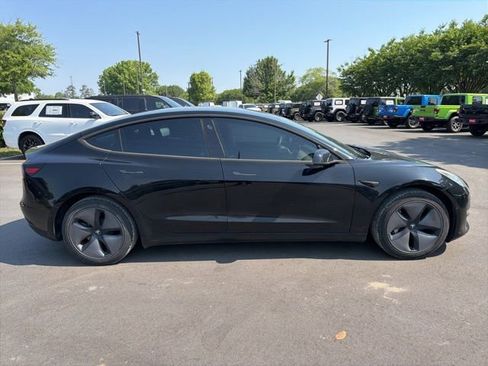 Used 2018 Tesla Model 3 Mid Range image 2
