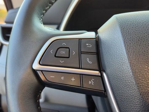 Used 2023 Toyota Highlander XLE FWD image 24