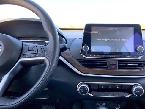 Used 2024 Nissan Altima 2.5 SV image 7