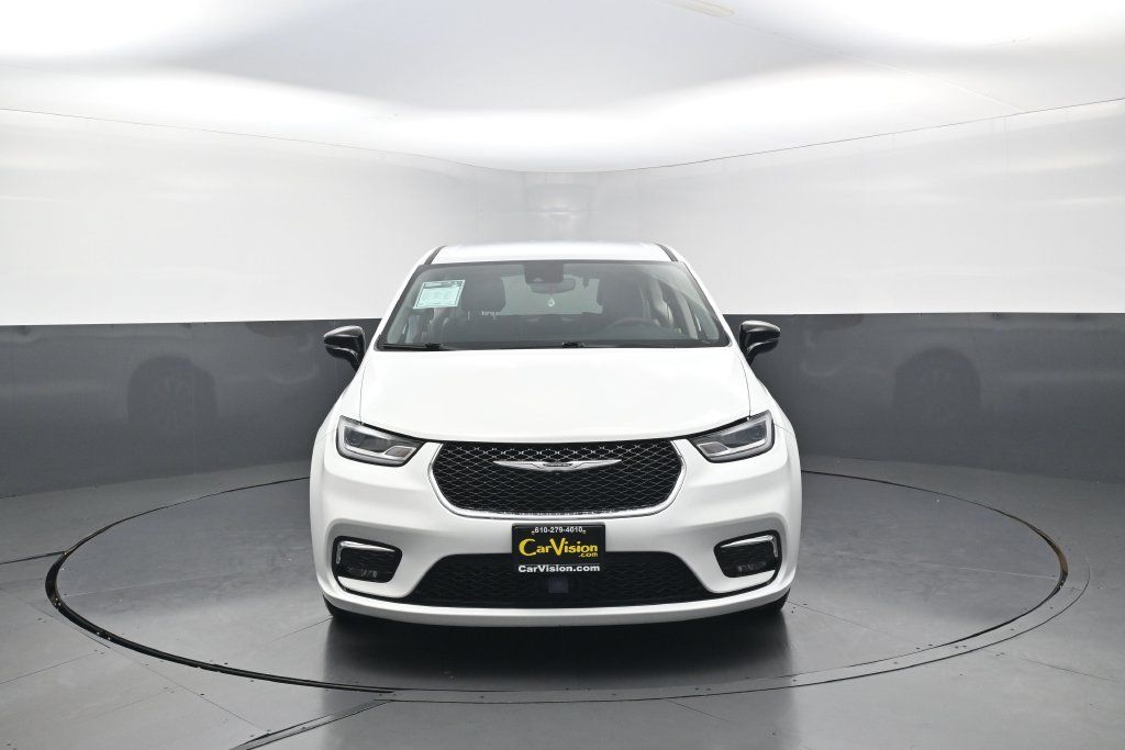 Used 2024 Chrysler Pacifica Limited FWD image 5