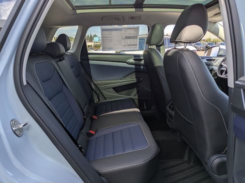 New 2026 Volkswagen Taos SEL image 32