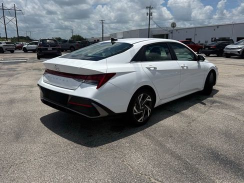 Used 2025 Hyundai Elantra SEL FWD image 3