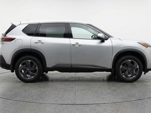 Used 2025 Nissan Rogue SV AWD/4WD image 11