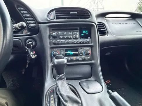 Used 2001 Chevrolet Corvette Convertible w/ Preferred Equipment Group2 RWD image 23