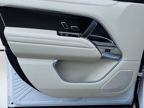 Used 2024 Land Rover Range Rover SE image 19