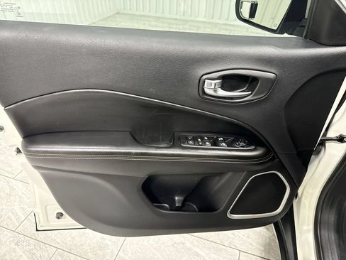Used 2020 Jeep Compass Latitude FWD image 23
