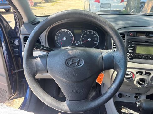 Used 2010 Hyundai Accent GLS image 15