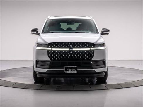 New 2026 Lincoln Navigator L Black Label AWD/4WD image 8
