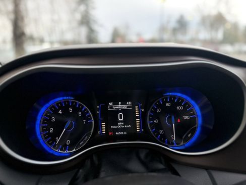 Used 2023 Chrysler Voyager LX image 33