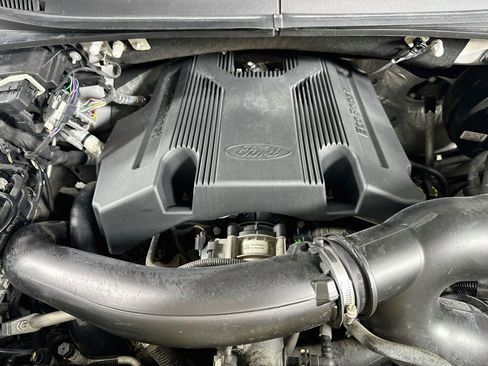Used 2019 Ford F150 XLT w/ Equipment Group 302A Luxury AWD/4WD image 32